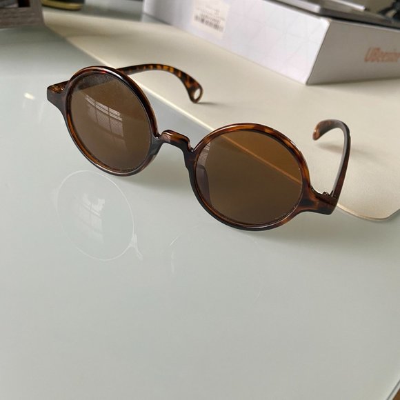 Retro Vintage Keyhole Sunglasses in Tortoise Shell Brown - Picture 6 of 6